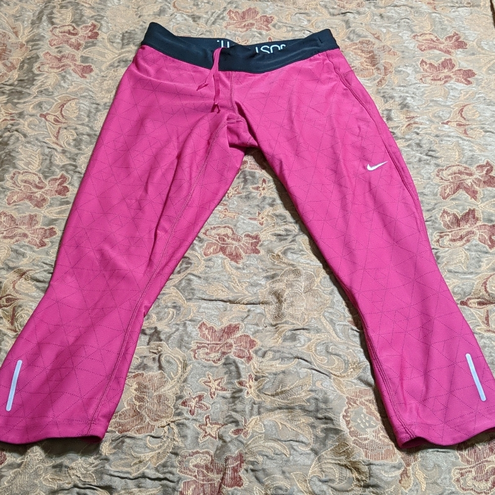 Medium Nike Dri-Fit Capri Pant